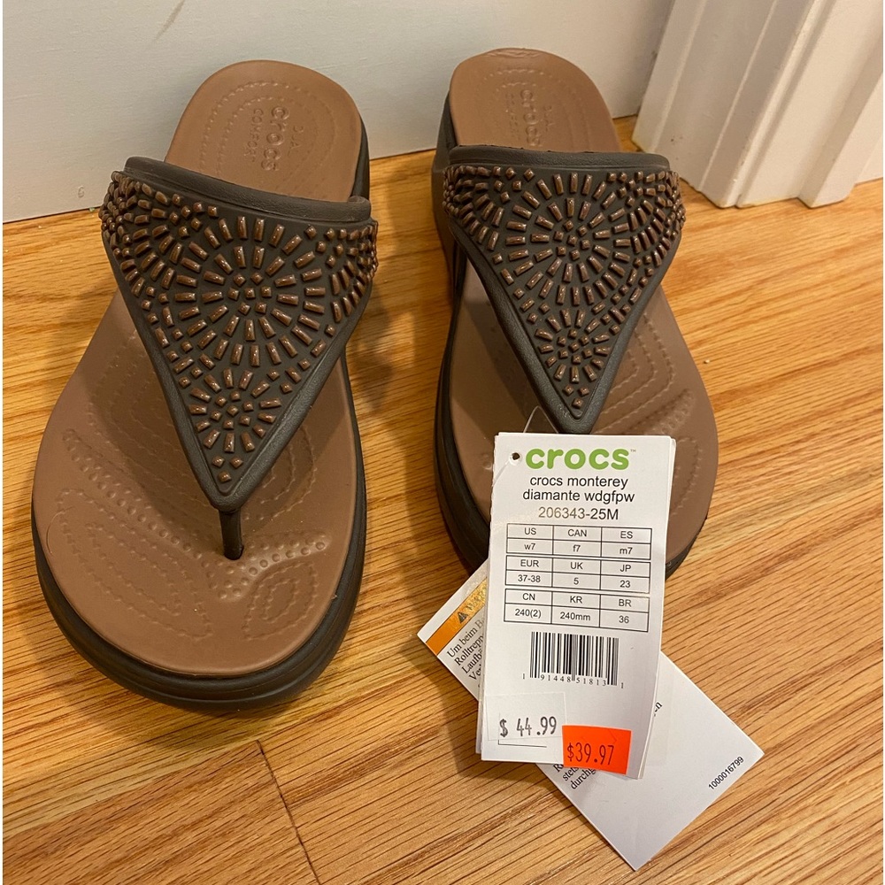 Crocs dress flip flops